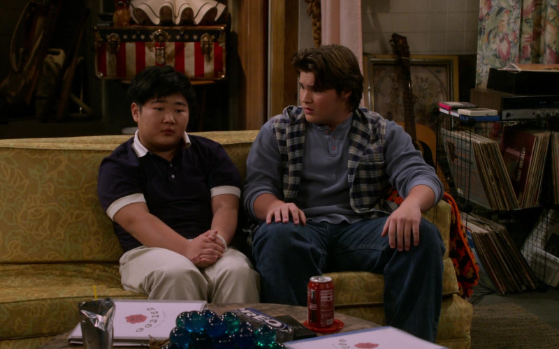 Nabisco Oreo Cookies and Coca-Cola Can in That ’90s Show S01E07 Boyfriend Day One (2023)