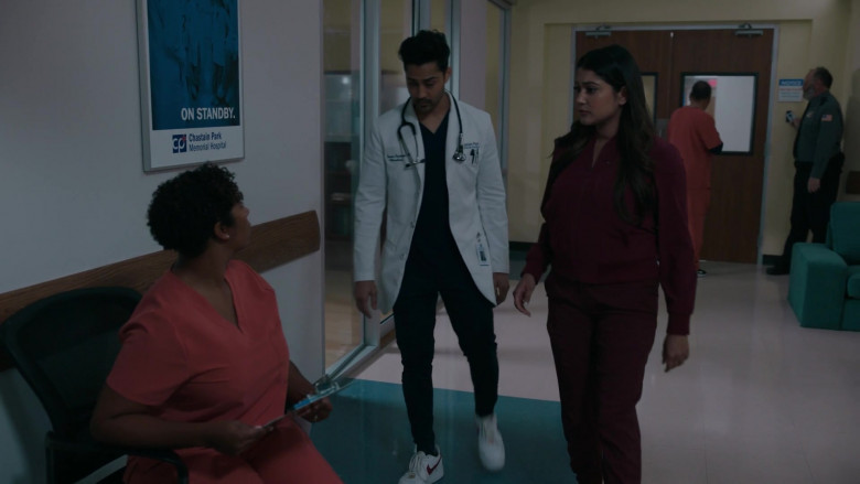 Nike Sneakers of Manish Dayal as Devon Pravesh in The Resident S06E11 All In (2023)