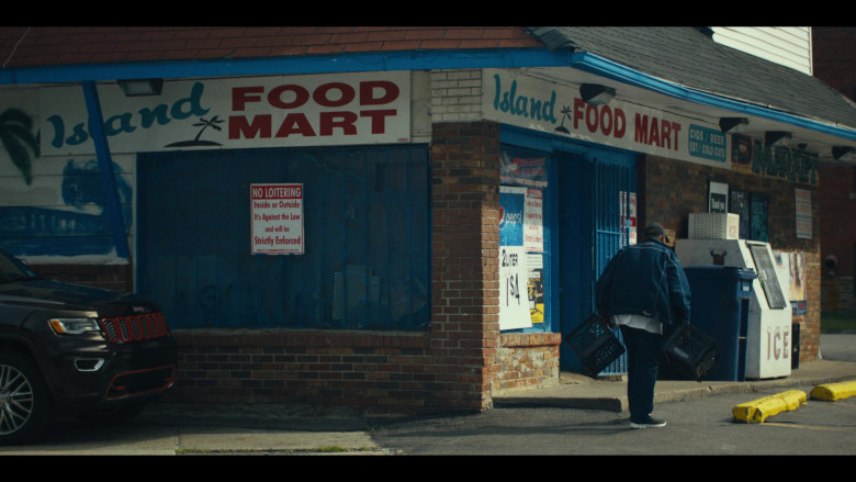 Pepsi Soda Poster in Mayor of Kingstown S02E01 Never Missed a Pigeon (2023)