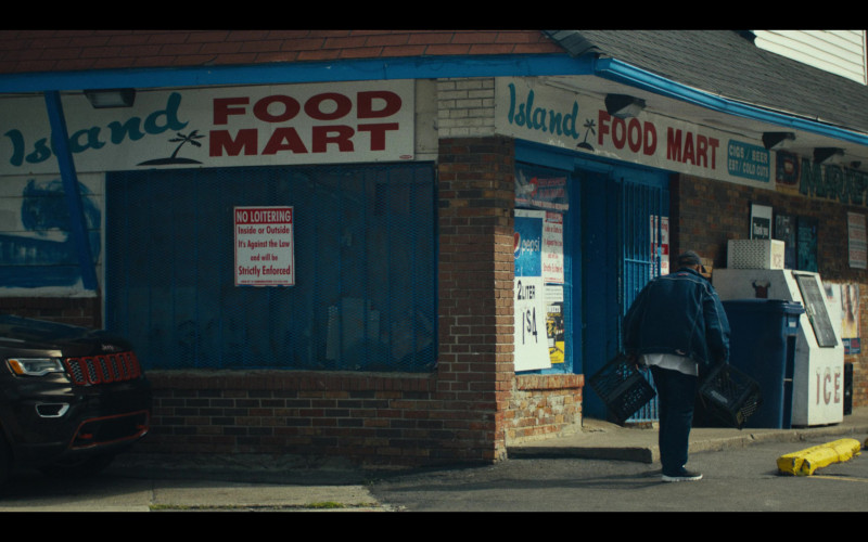 Pepsi Soda Poster in Mayor of Kingstown S02E01 Never Missed a Pigeon (2023)