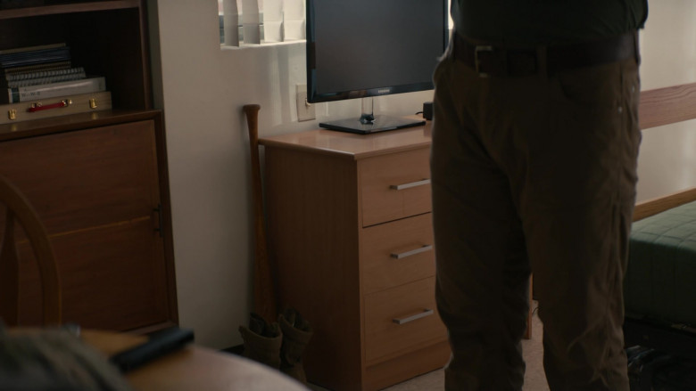 Samsung Monitor in NCIS Hawai’i S02E12 Shields Up (2)