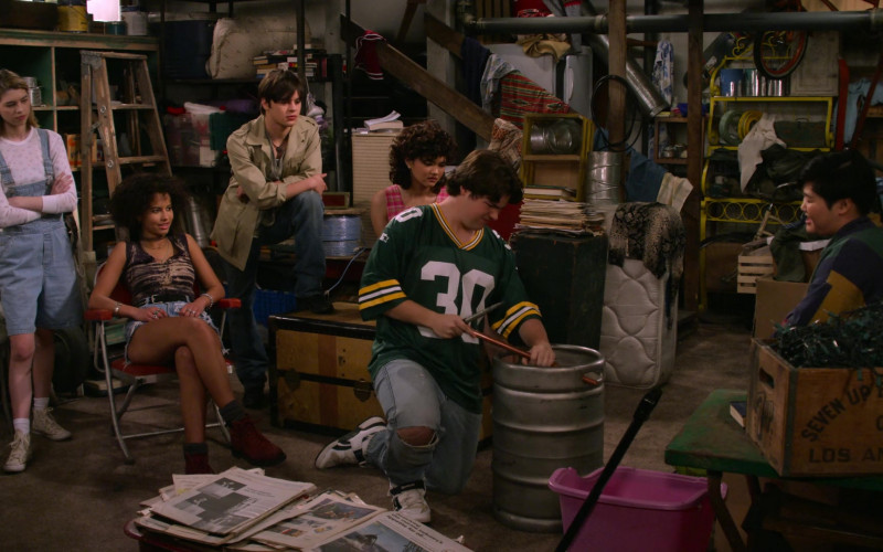 Seven Up Soda Wood Box in That ’90s Show S01E01 That ’90s Pilot (2023)