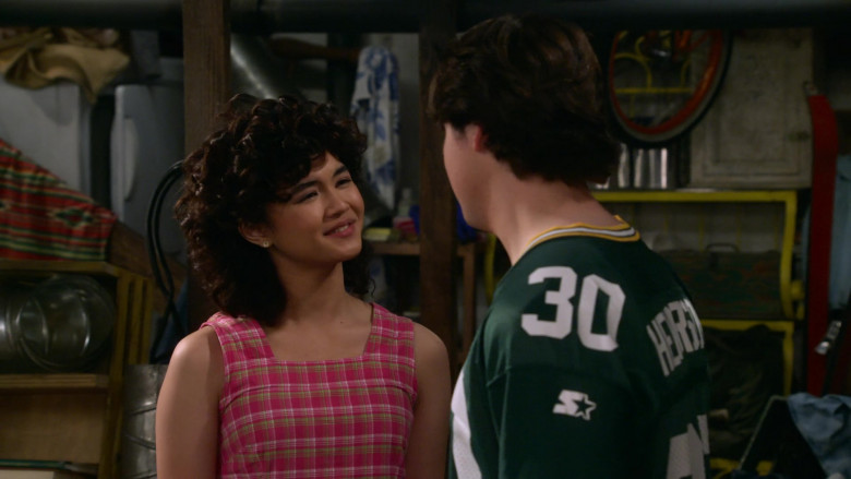 Starter Green Jersey in That '90s Show S01E01 That '90s Pilot (2023)
