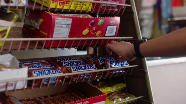 Sugar Daddies Milk Caramel Pops, Skittles, Snickers Chocolate Bars, Starburst Candies in Young Rock S03E09 It All Goes Back to Childhood (2023)