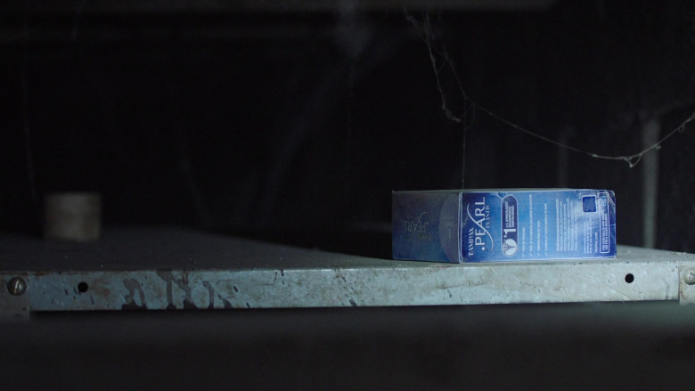 Tampax Pearl Plastic Tampons in The Last of Us S01E03 Long Long Time (2023)