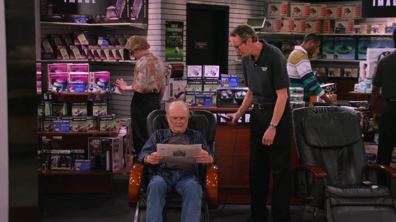 The Sharper Image Store in That '90s Show S01E03 Lip Smackers (2)