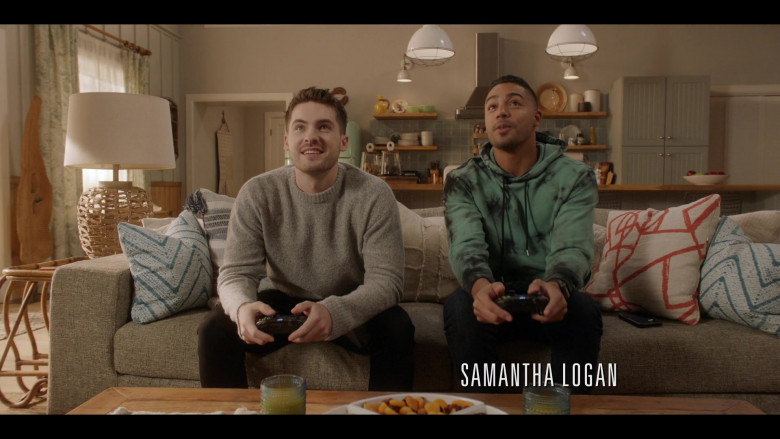 Xbox Console (Controllers) in All American S05E08 Feel So Good (1)