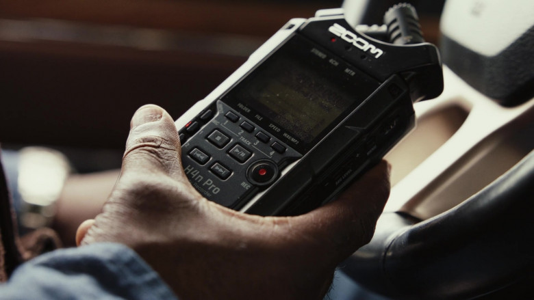 Zoom H4n Pro 4-Track Portable Recorder in Poker Face S01E03 The Stall (2023)