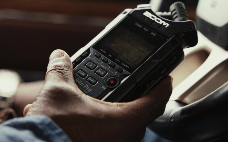 Zoom H4n Pro 4-Track Portable Recorder in Poker Face S01E03 The Stall (2023)