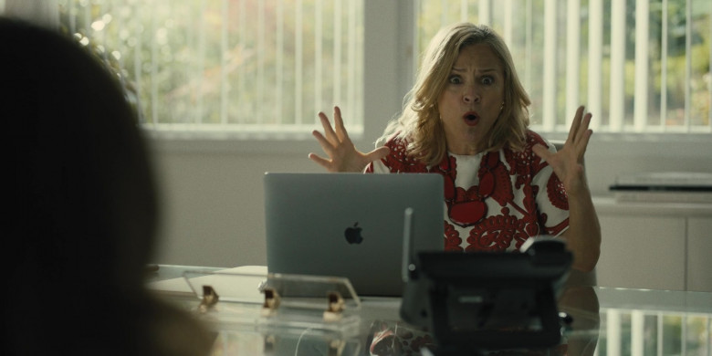 Apple MacBook Laptop Used by Amy Sedaris as Deedee in Somebody I Used to Know Movie (2)