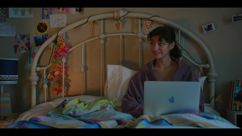 Apple MacBook Laptop Used by Bryana Salaz as Ines in Freeridge S01E05 Edward Claw Hands (2)