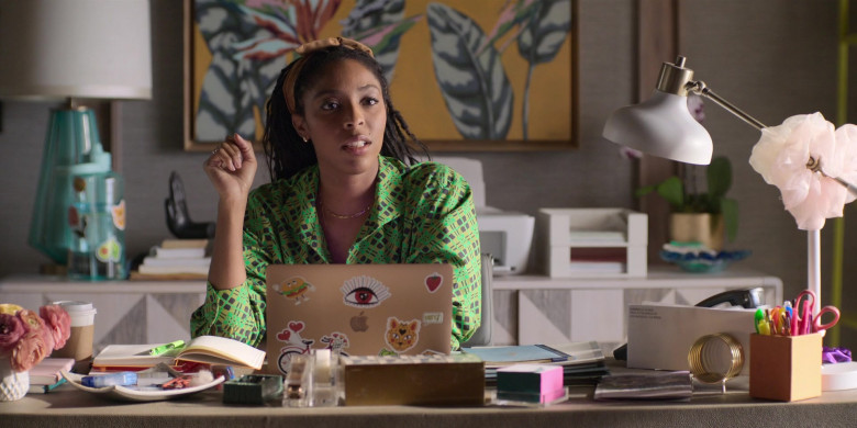 Apple MacBook Laptop Used by Jessica Williams as Gaby in Shrinking S01E05 Woof (5)