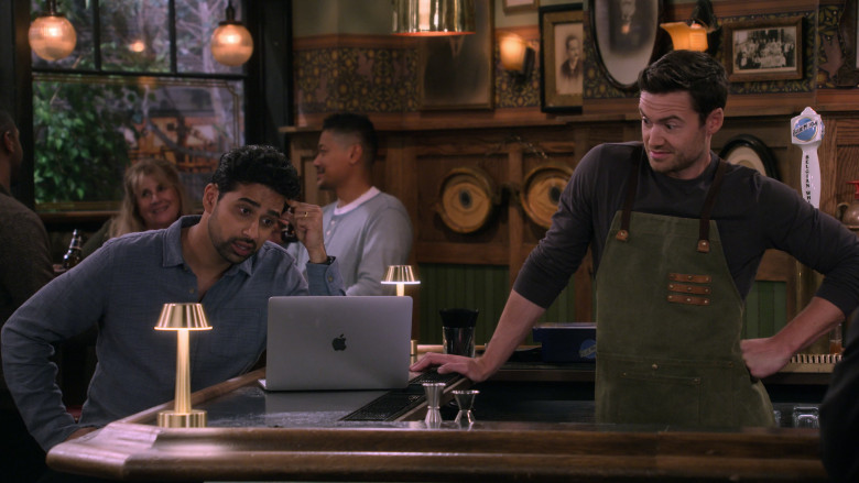Apple MacBook Laptop and Blue Moon Beer in How I Met Your Father S02E06 Universal Therapy (2023)