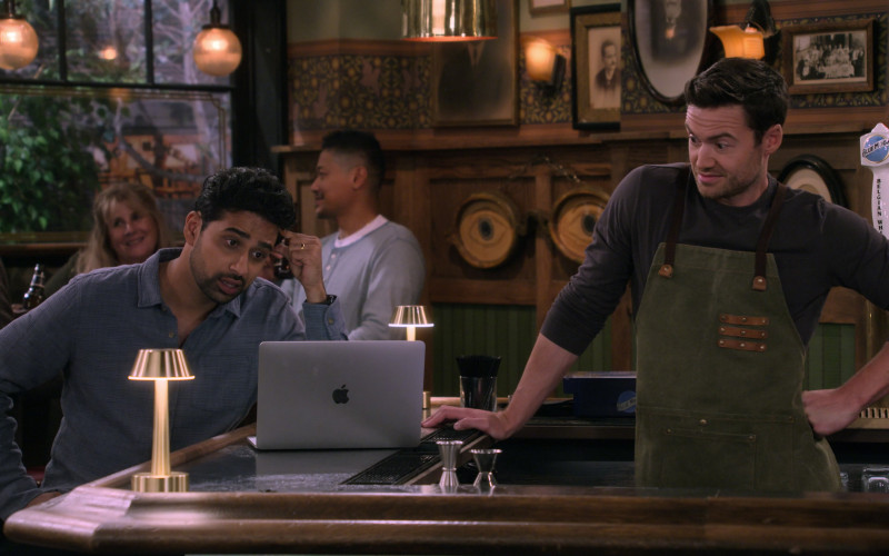 Apple MacBook Laptop and Blue Moon Beer in How I Met Your Father S02E06 Universal Therapy (2023)