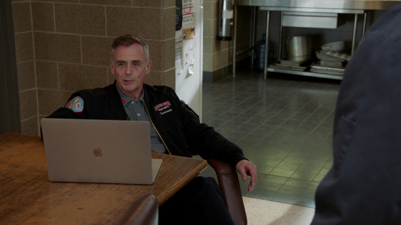 Apple MacBook Laptop in Chicago Fire S11E13 The Man of the Moment (2)