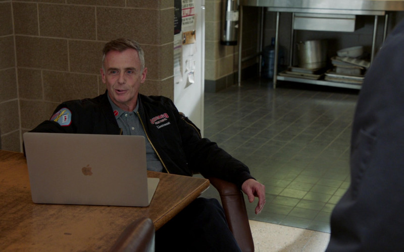 Apple MacBook Laptop in Chicago Fire S11E13 The Man of the Moment (2)