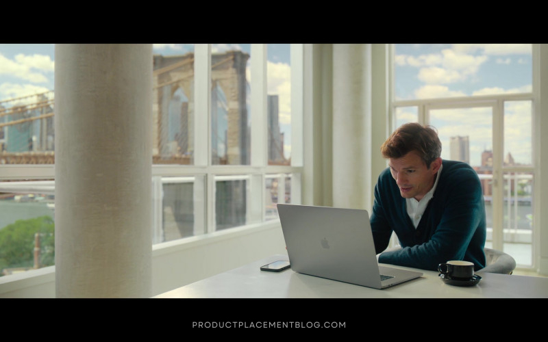 Apple MacBook Laptop of Ashton Kutcher as Peter in Your Place or Mine (1)