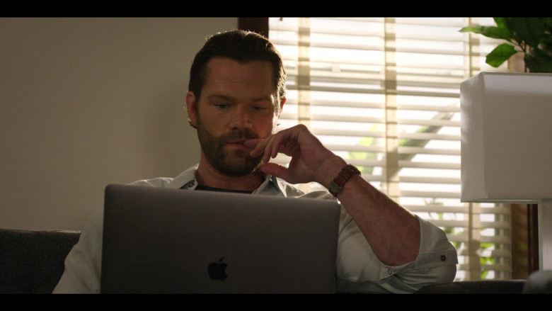 Apple MacBook Laptops in Walker S03E12 Best Laid Plans (4)