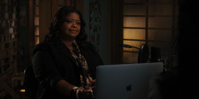 Apple MacBook Pro Laptop Computer Used by Octavia Spencer in Truth Be Told S03E03 Here She Shall See No Enemy (1)