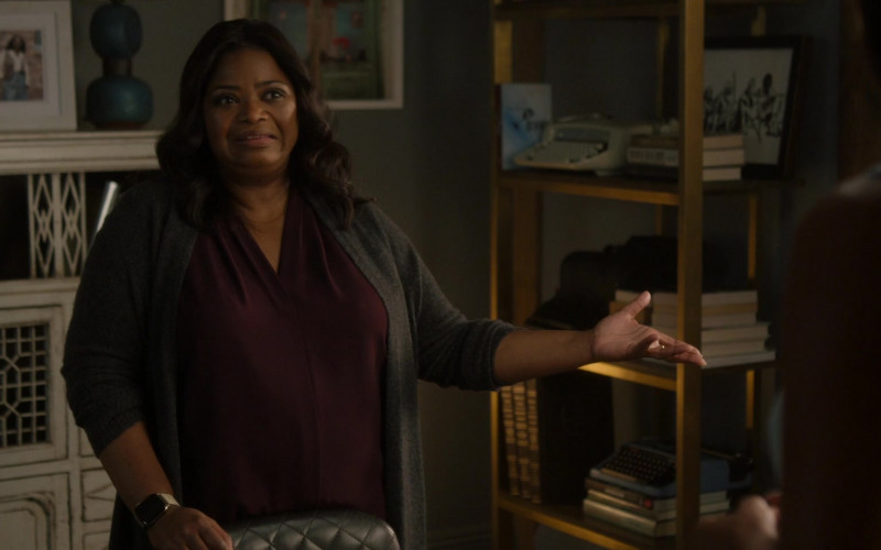 Apple Watch Worn by Octavia Spencer as Poppy Parnell in Truth Be Told S03E06 From My Hand the Poisoned Apple (2023)