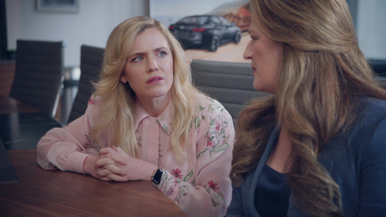 Apple Watch of Harriet Dyer as Sadie Ryan in American Auto S02E03 Celebrity (2023)