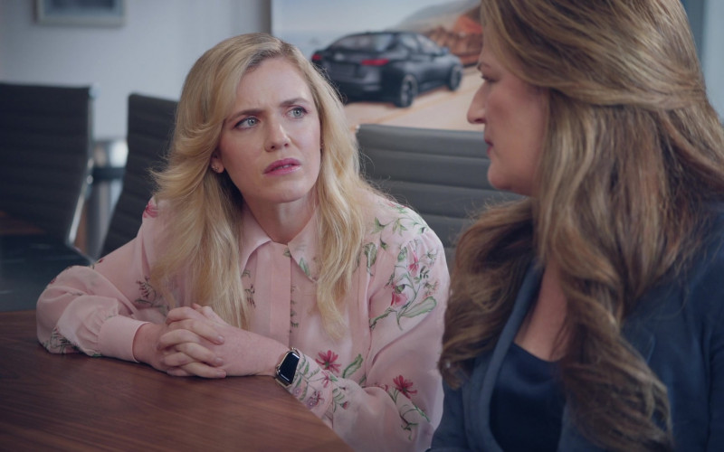 Apple Watch of Harriet Dyer as Sadie Ryan in American Auto S02E03 Celebrity (2023)