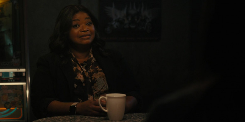 Apple Watch of Octavia Spencer in Truth Be Told S03E03 Here She Shall See No Enemy (2)