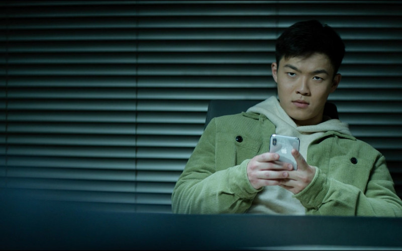 Apple iPhone Smartphone Used by Brian Yoon as Sang in The Consultant S01E04 Sang (2023)