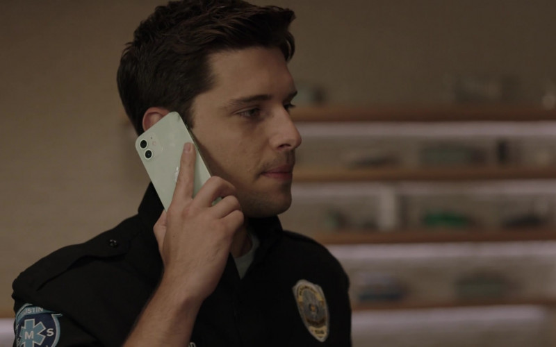 Apple iPhone Smartphone in 9-1-1 Lone Star S04E04 Abandoned (1)
