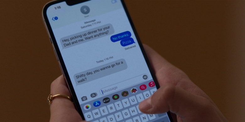 Apple iPhone Smartphone in Shrinking S01E05 Woof (2023)