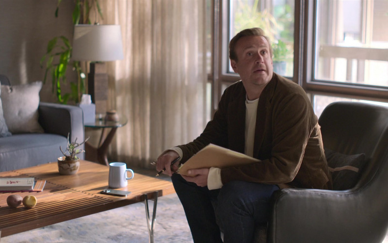 Apple iPhone Smartphone of Jason Segel as Jimmy Laird in Shrinking S01E04 Potatoes (2023)