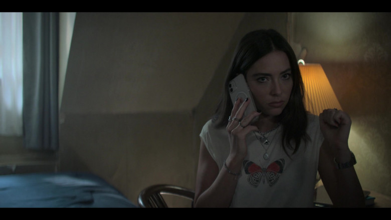 Apple iPhone Smartphone of Mariel Molino as Elena Santos in The Watchful Eye S01E06 Save New York (2)