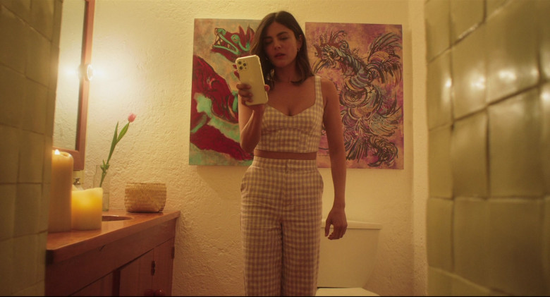 Apple iPhone Smartphone of Monica Barbaro as Sophie Wilder in At Midnight (2023)