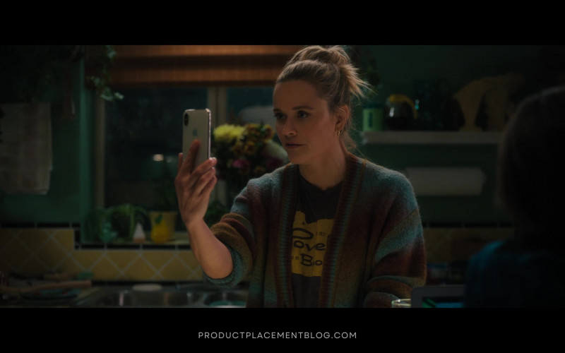 Apple iPhone Smartphone of Reese Witherspoon as Debbie in Your Place or Mine (1)