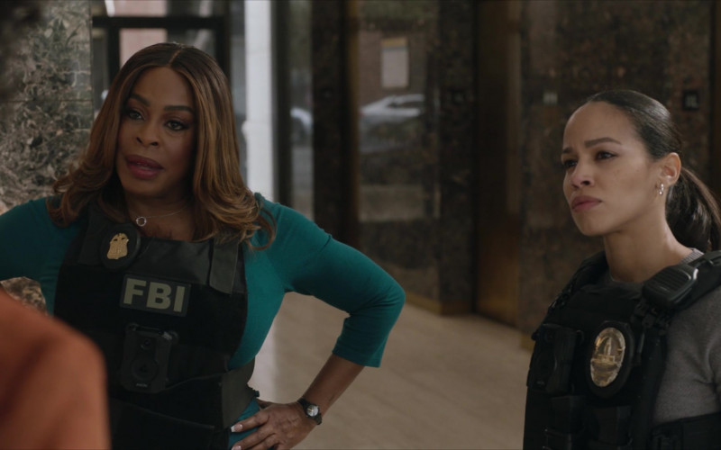 Axon Bodycams in The Rookie Feds S01E16 For Love and Money (5)