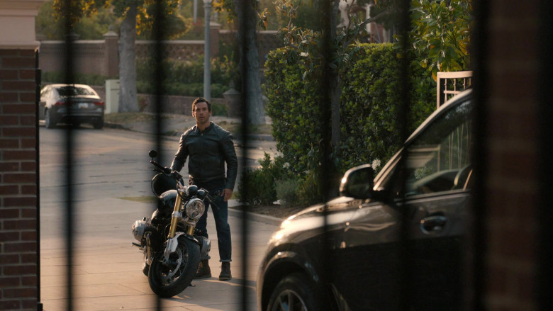 BMW Motorcycle of Milo Ventimiglia as Charlie Nicoletti in The Company You Keep S01E01 Pilot (1)