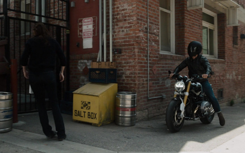 BMW Motorcycle of Milo Ventimiglia as Charlie Nicoletti in The Company You Keep S01E01 Pilot (2)