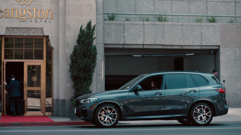 BMW X5 Car Driven by Catherine Haena Kim as Emma Hill in The Company You Keep S01E01 Pilot (2023)