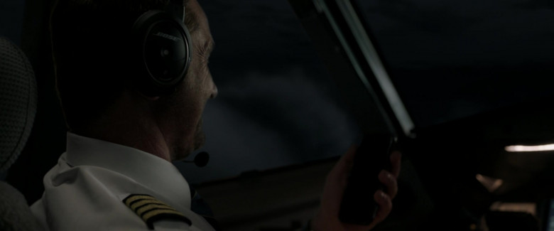 Bose Aviation Headsets in Plane Movie (2)