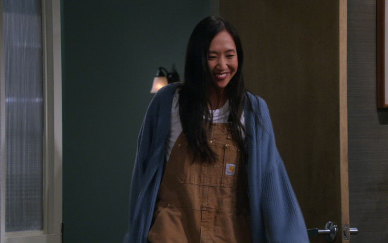 Carhartt Women’s Bib Overalls Worn by Tien Tran as Ellen in How I Met Your Father S02E06 Universal Therapy (1)