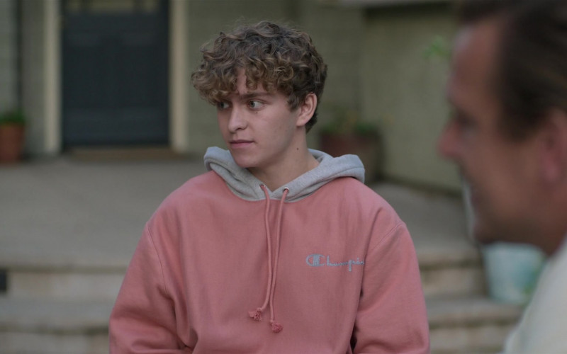 Champion Hoodie in Shrinking S01E04 Potatoes (2023)