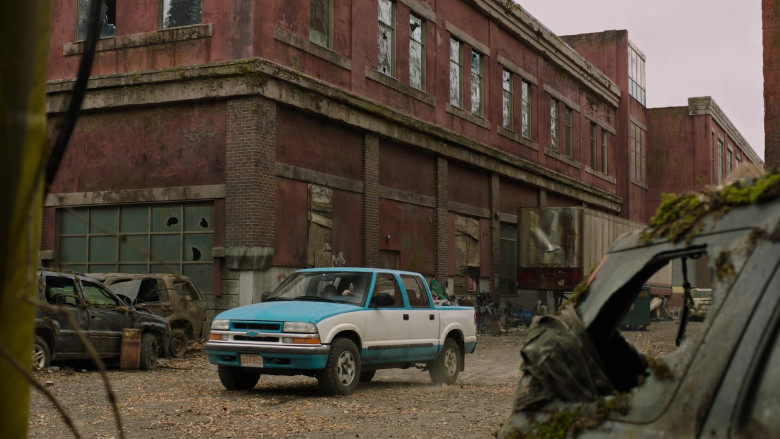Chevrolet Car in The Last of Us S01E04 Please Hold My Hand (2)