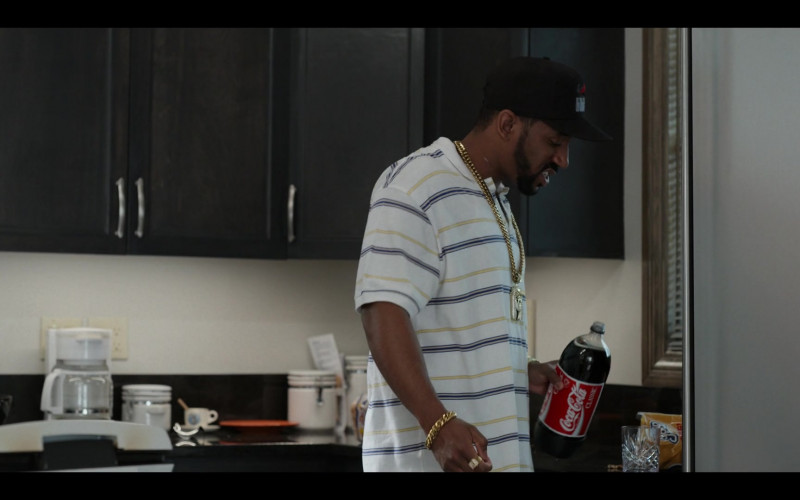 Coca-Cola Drinks and Rold Gold Pretzels in Wu-Tang An American Saga S03E02 All I Need (1)