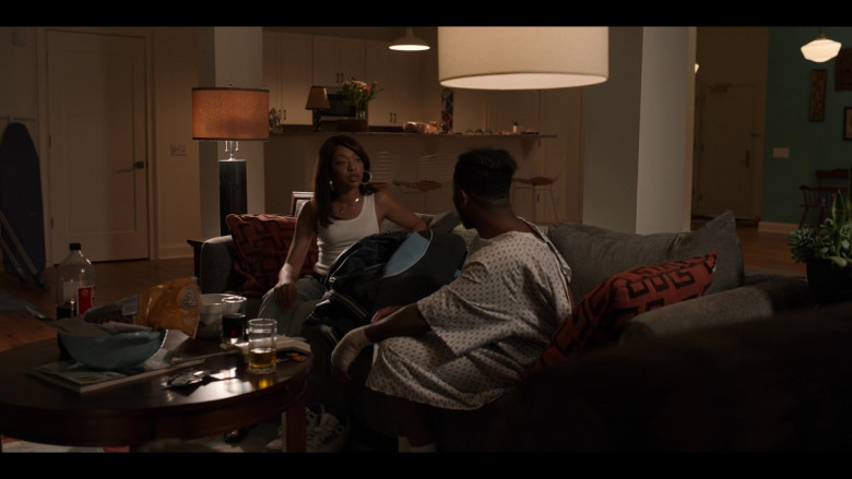 Coca-Cola Drinks and Rold Gold Pretzels in Wu-Tang An American Saga S03E02 All I Need (2)
