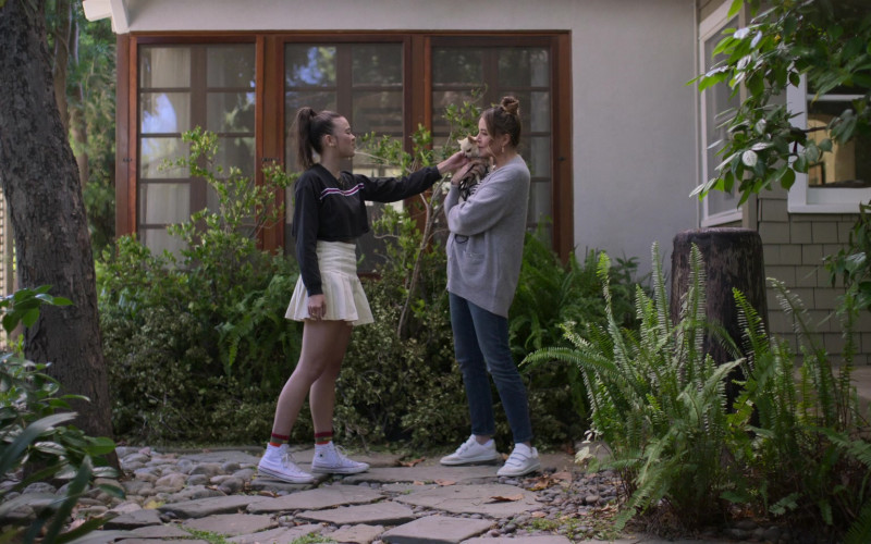 Converse White Hi Sneakers Worn by Lukita Maxwell as Alice in Shrinking S01E03 Fifteen Minutes (2)