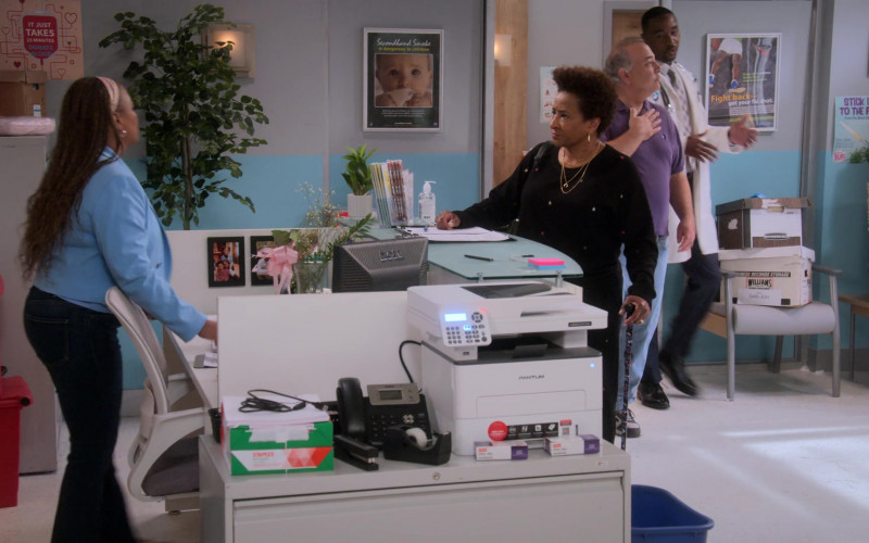 Dell Computer Monitor, Pantum M6800 Series Printer, Bankers Box in The Upshaws S03E05 Lane Change (2023)