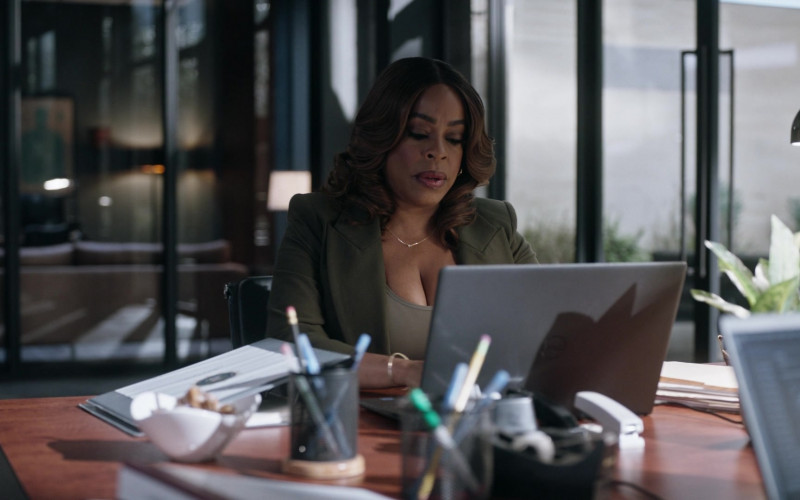 Dell Laptop Computer Used by Niecy Nash-Betts as Special Agent Simone Clark in The Rookie Feds S01E14 The Offer (2023)