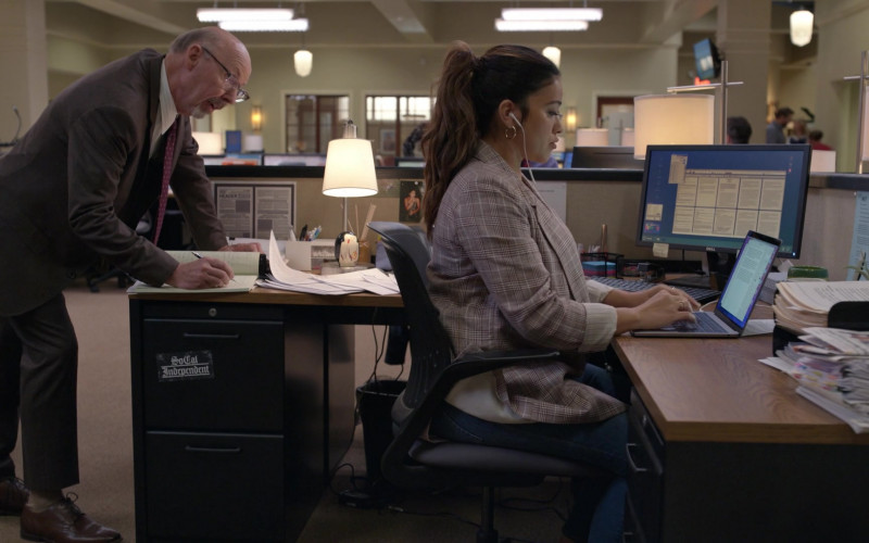 Dell Monitor in Not Dead Yet S01E04 Not Dating Yet (2023)