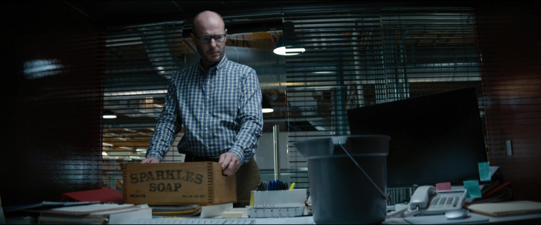 Dell PC Monitors in The Consultant S01E01 Creator (3)