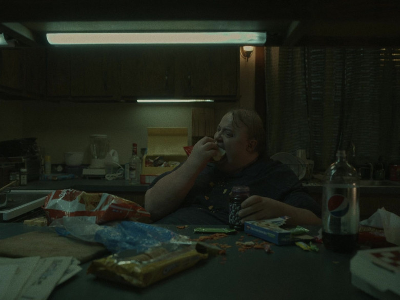 Diet Pepsi Soda Bottle of Brendan Fraser as Charlie in The Whale 2022 Movie (4)